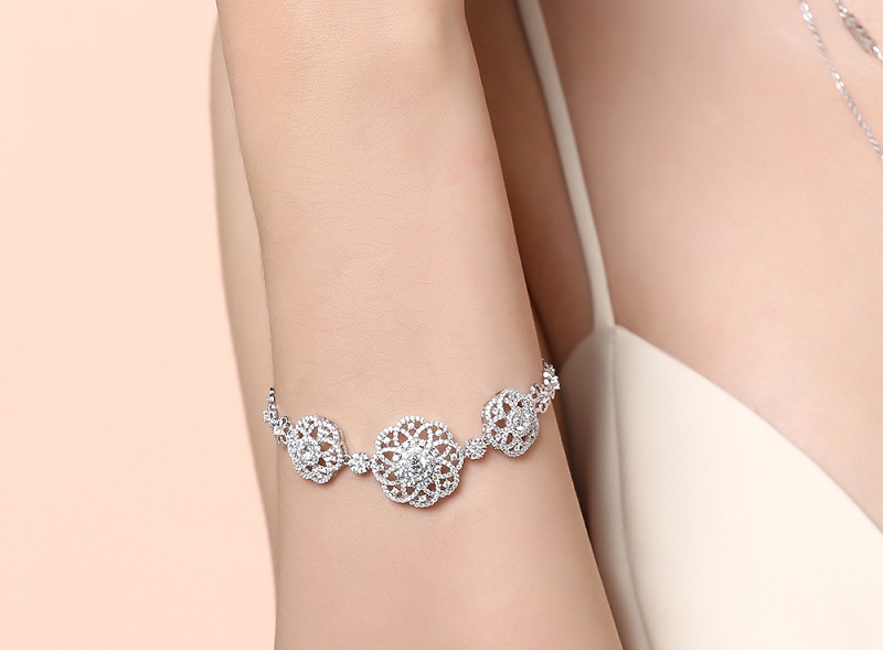 Lắc tay hình hoa nữ tính, điệu đà